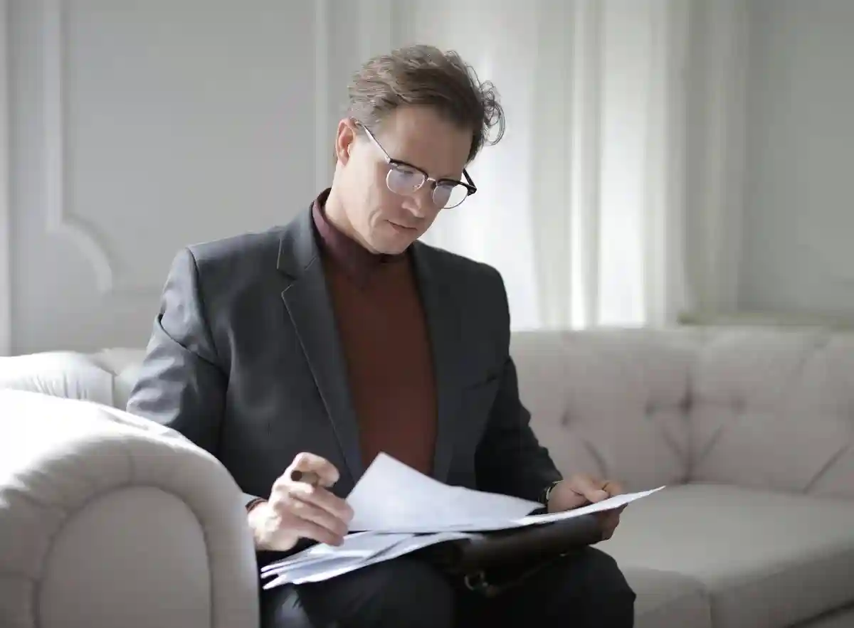 manager analyzing business