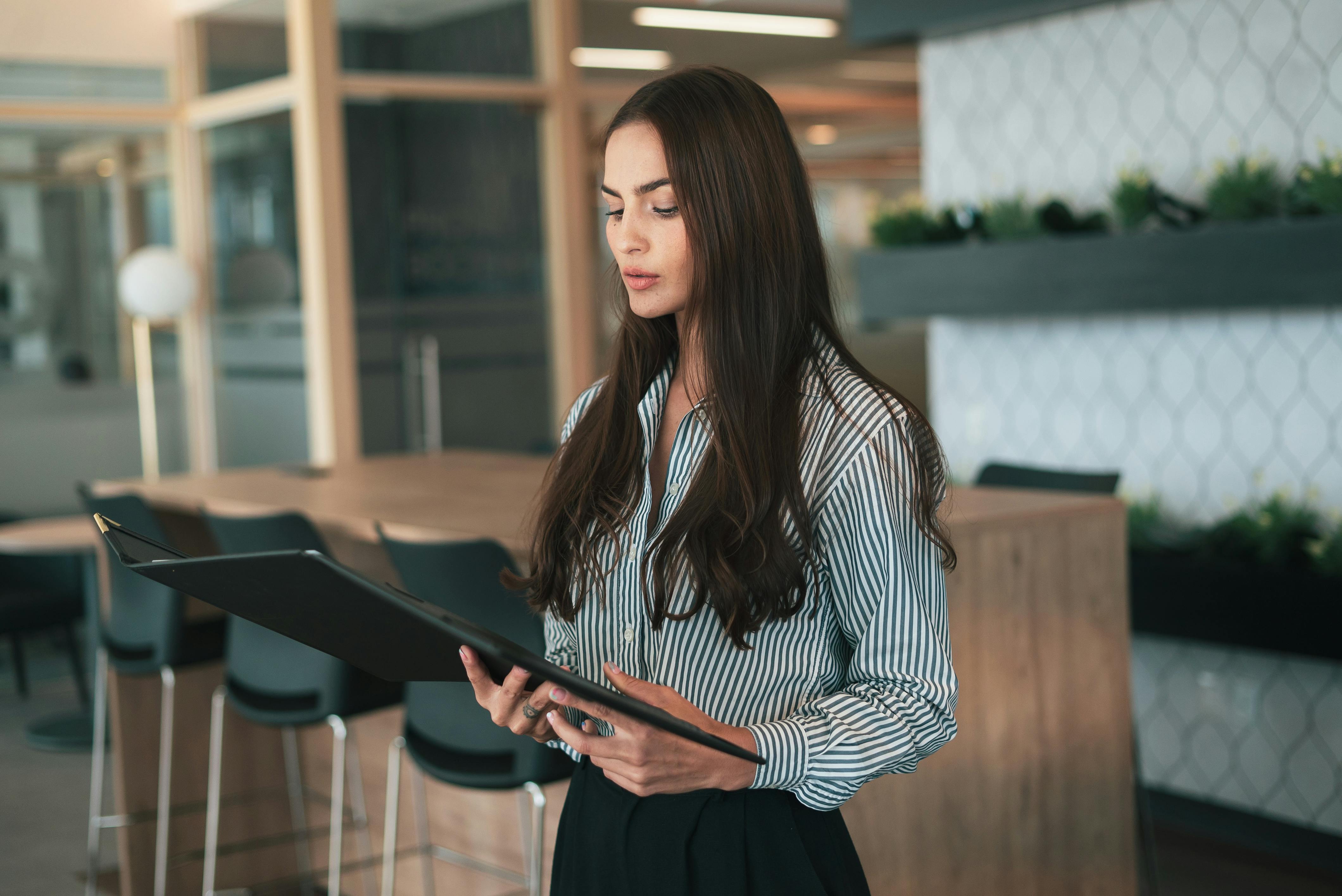 business woman managing employees